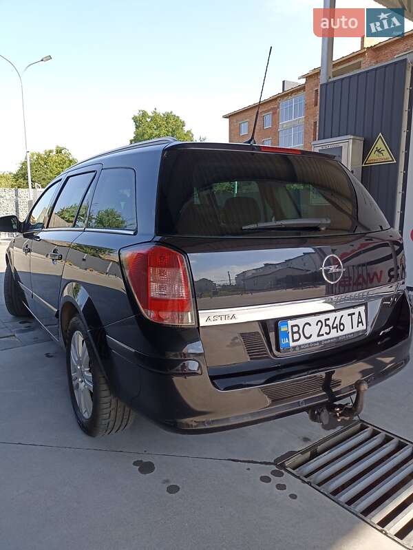 Универсал Opel Astra 2009 в Самборе
