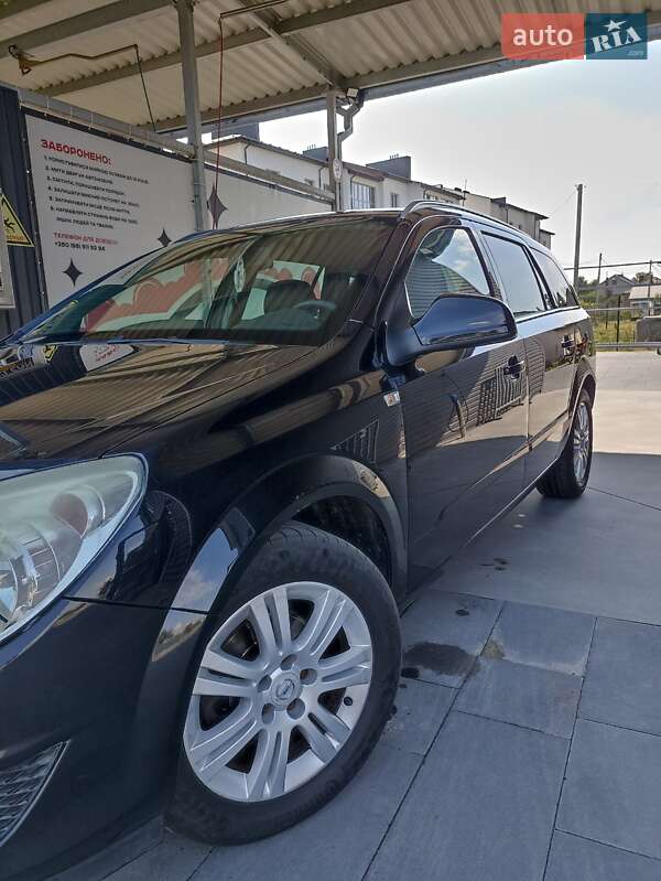Универсал Opel Astra 2009 в Самборе