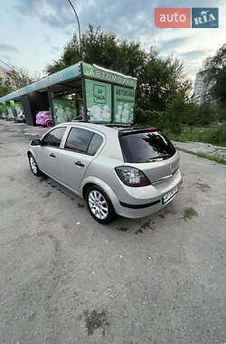 Хэтчбек Opel Astra 2006 в 