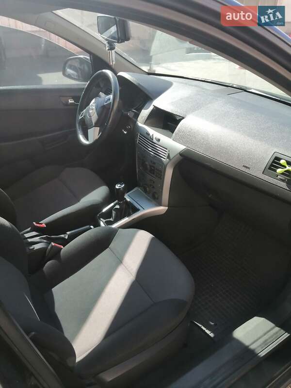 Универсал Opel Astra 2013 в Львове