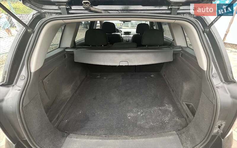 Универсал Opel Astra 2013 в Львове