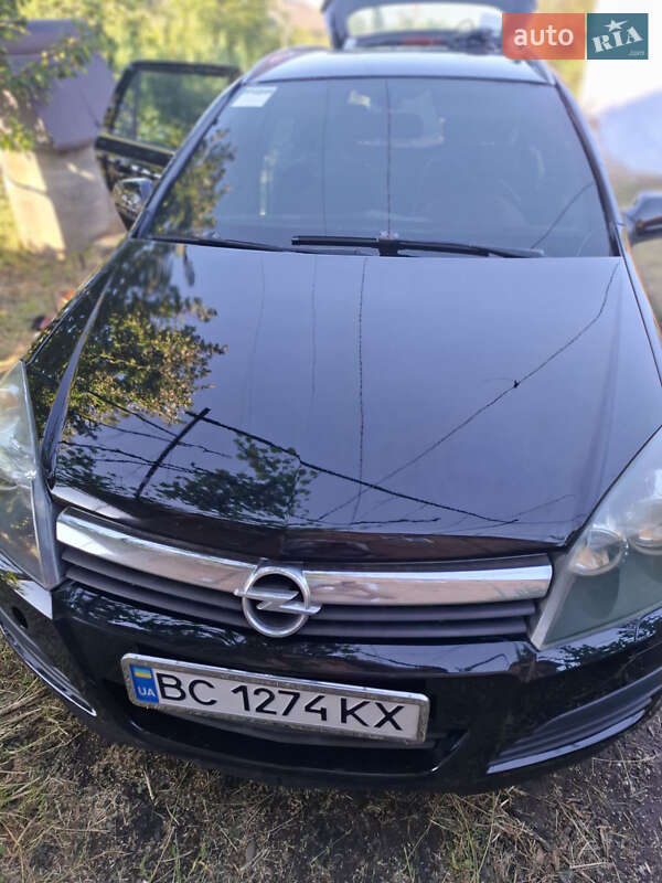 Купе Opel Astra 2005 в Львове