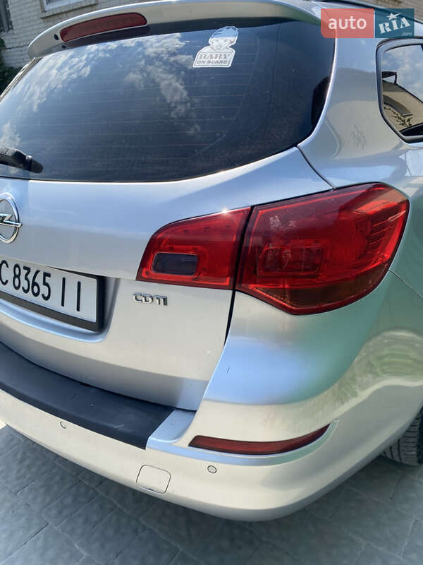 Универсал Opel Astra 2011 в Львове