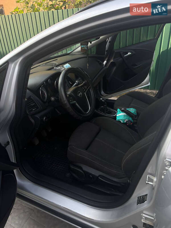 Универсал Opel Astra 2011 в Львове