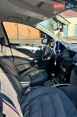 Универсал Opel Astra 2010 в 