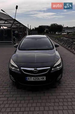 Універсал Opel Astra 2012 в Івано-Франківську