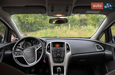 Универсал Opel Astra 2012 в 
