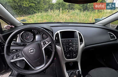 Универсал Opel Astra 2012 в 