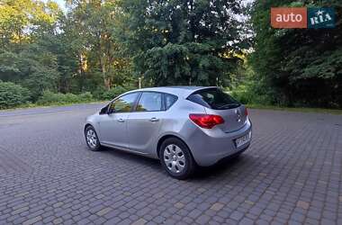Хэтчбек Opel Astra 2010 в 