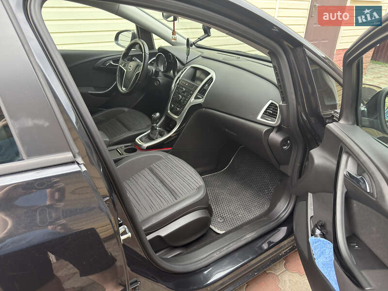 Универсал Opel Astra 2015 в Хмельницком