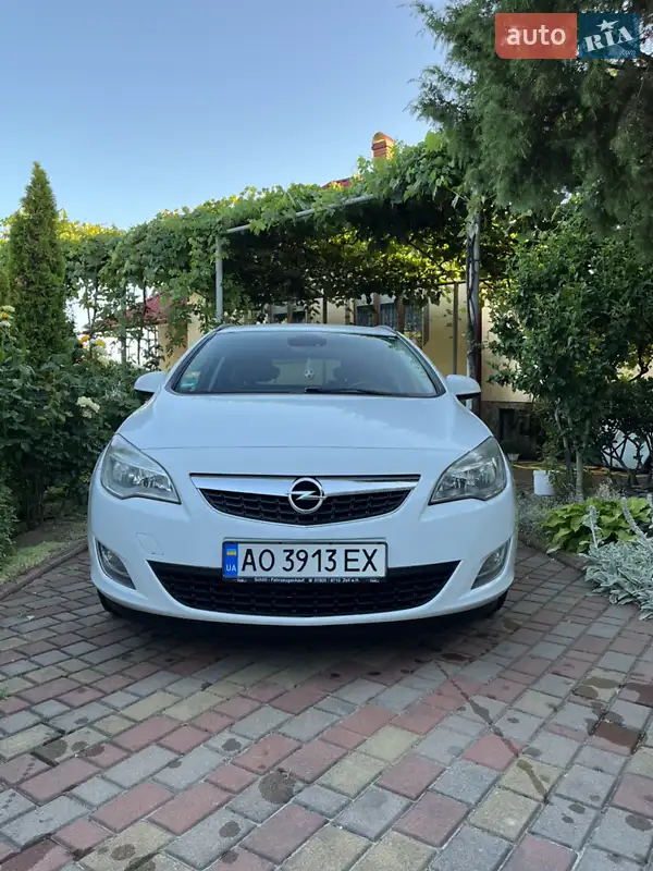 Opel Astra 2011