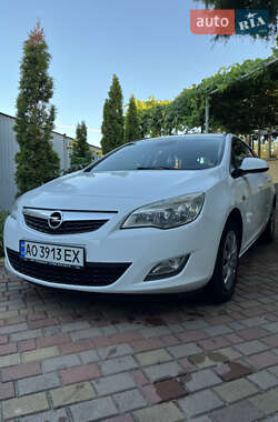 Универсал Opel Astra 2011 в 