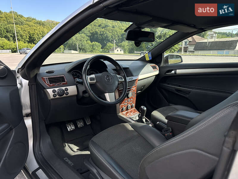 Кабриолет Opel Astra 2006 в Обухове