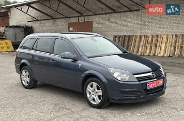 Універсал Opel Astra 2010 в Луцьку
