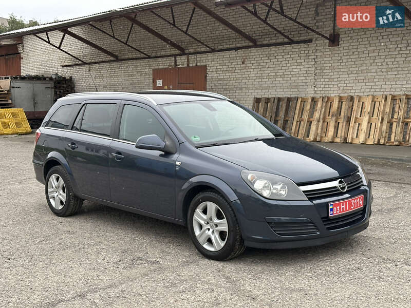 Универсал Opel Astra 2010 в Луцке