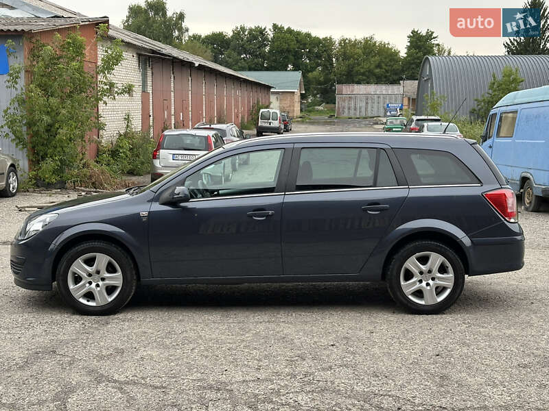 Универсал Opel Astra 2010 в Луцке