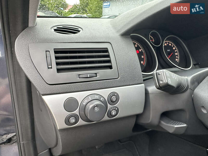 Универсал Opel Astra 2010 в Луцке