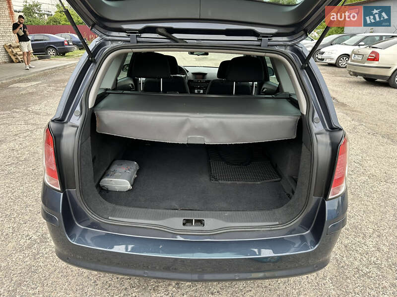 Универсал Opel Astra 2010 в Луцке