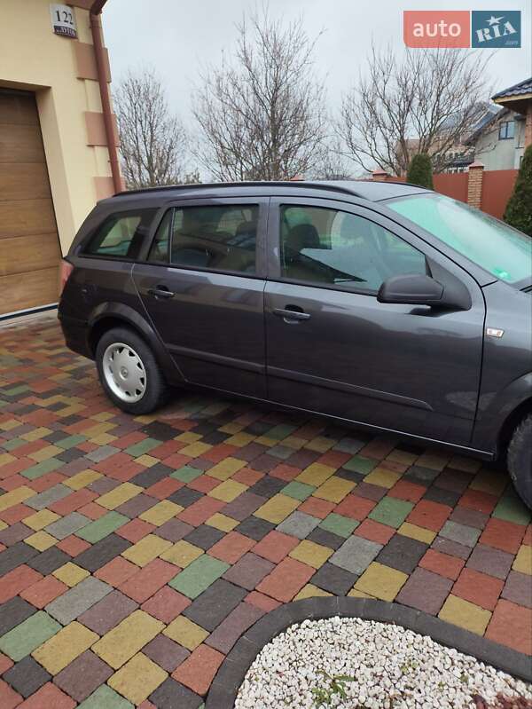 Универсал Opel Astra 2009 в Луцке