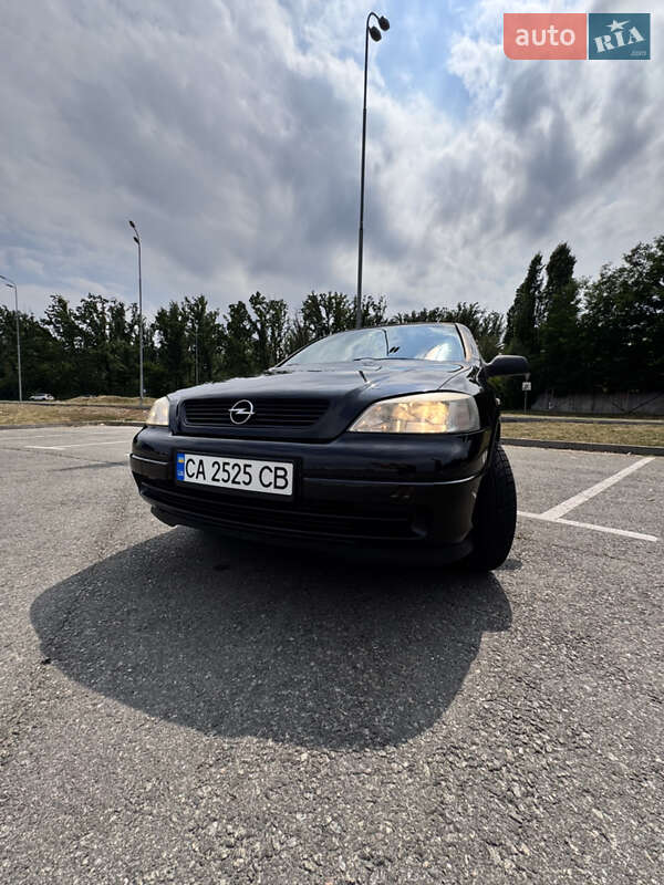 Седан Opel Astra 2006 в Киеве