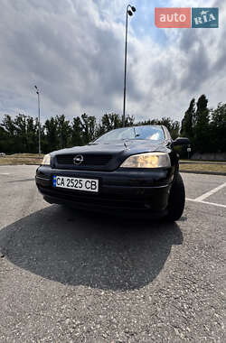 Седан Opel Astra 2006 в 