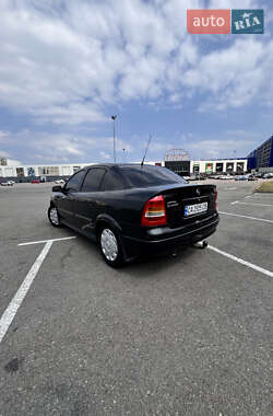 Седан Opel Astra 2006 в 