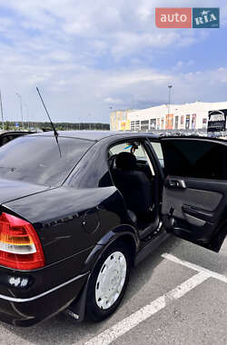 Седан Opel Astra 2006 в 