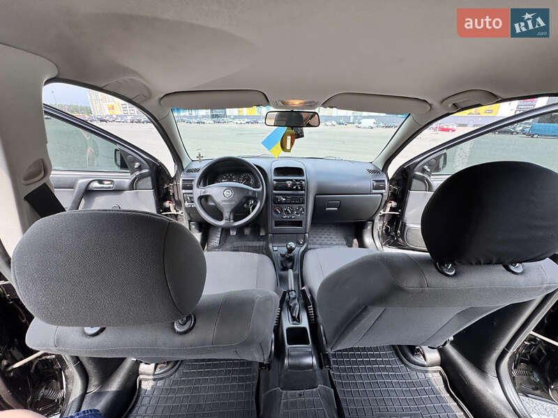 Седан Opel Astra 2006 в Киеве