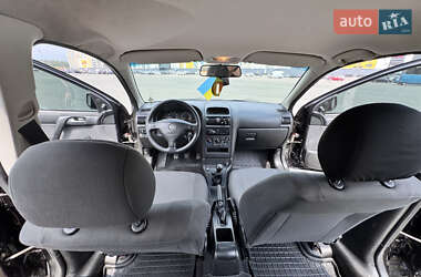 Седан Opel Astra 2006 в 