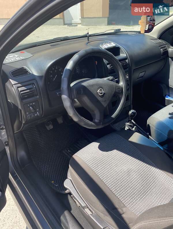 Седан Opel Astra 2007 в Ровно