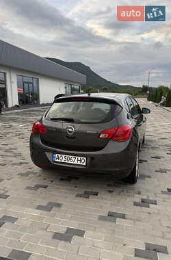 Хетчбек Opel Astra 2011 в Мукачевому