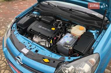 Хэтчбек Opel Astra 2005 в 