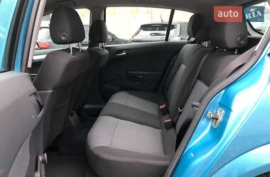 Хэтчбек Opel Astra 2005 в 