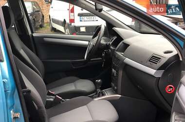 Хэтчбек Opel Astra 2005 в 