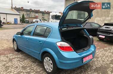 Хэтчбек Opel Astra 2005 в 
