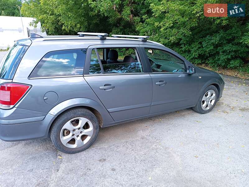 Универсал Opel Astra 2005 в Житомире