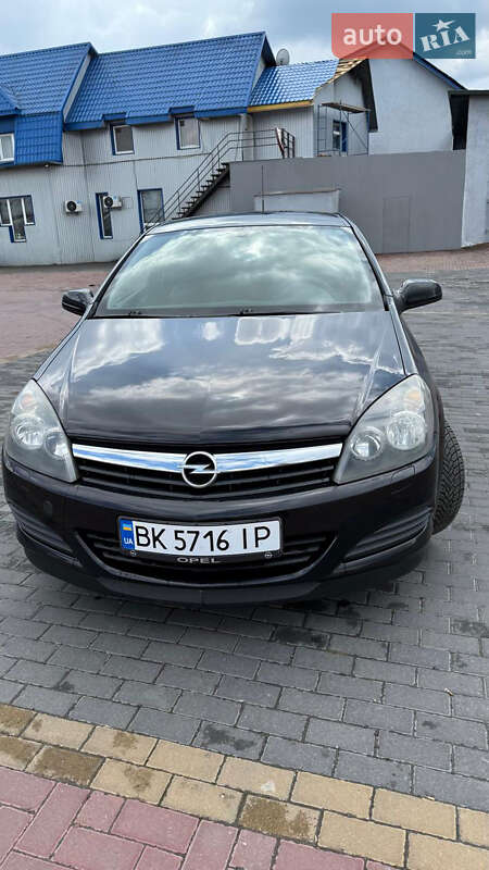 Хэтчбек Opel Astra 2006 в Ровно