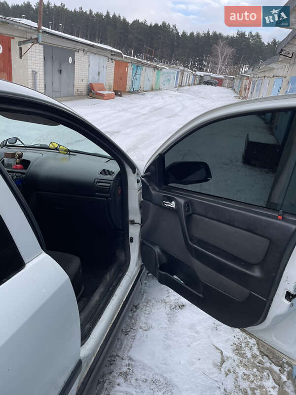 Универсал Opel Astra 2002 в Нетешине