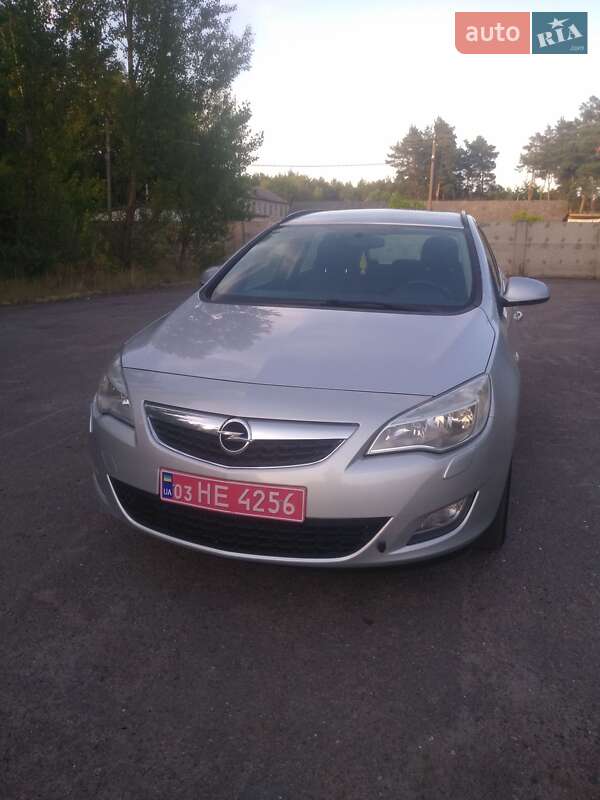 Универсал Opel Astra 2011 в Радивилове