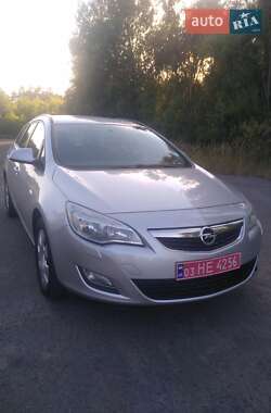 Універсал Opel Astra 2011 в Радивиліві