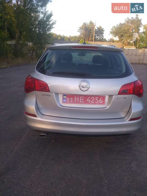 Универсал Opel Astra 2011 в Радивилове