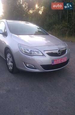 Універсал Opel Astra 2011 в Радивиліві