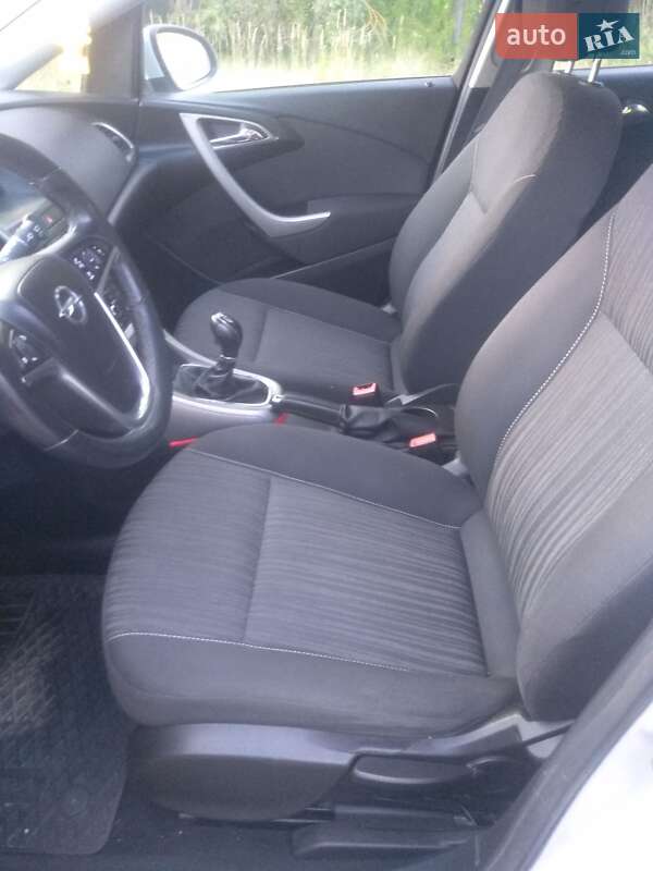 Универсал Opel Astra 2011 в Радивилове