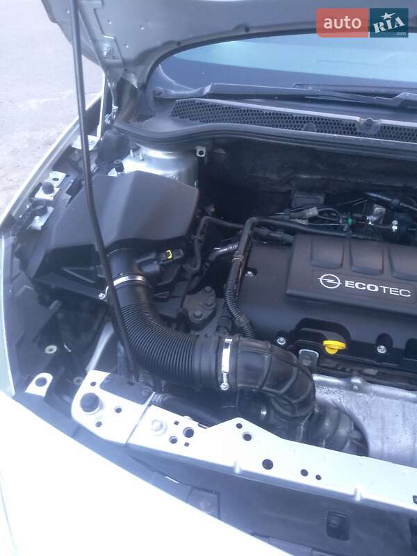 Универсал Opel Astra 2011 в Радивилове