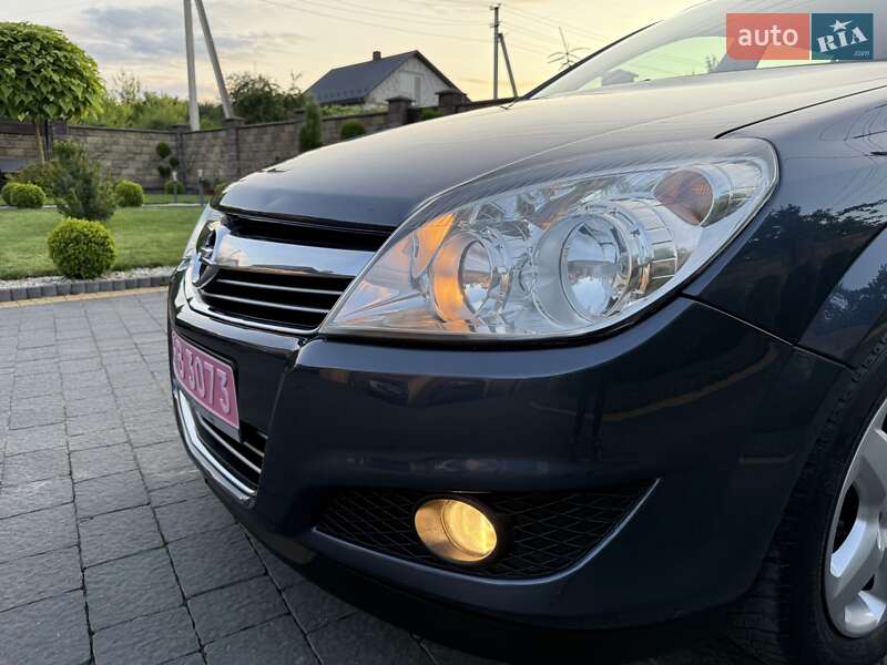 Універсал Opel Astra 2008 в Луцьку
