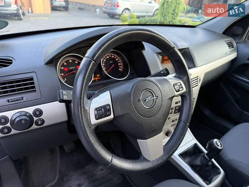 Універсал Opel Astra 2008 в Луцьку