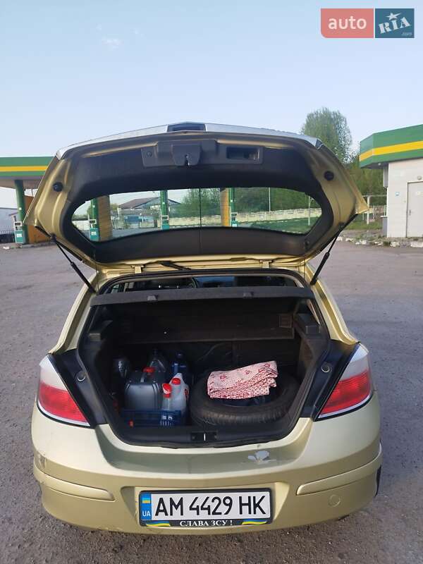 Хэтчбек Opel Astra 2005 в Житомире