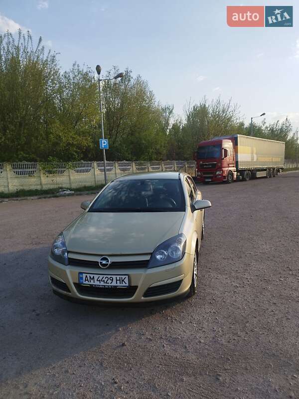 Хэтчбек Opel Astra 2005 в Житомире