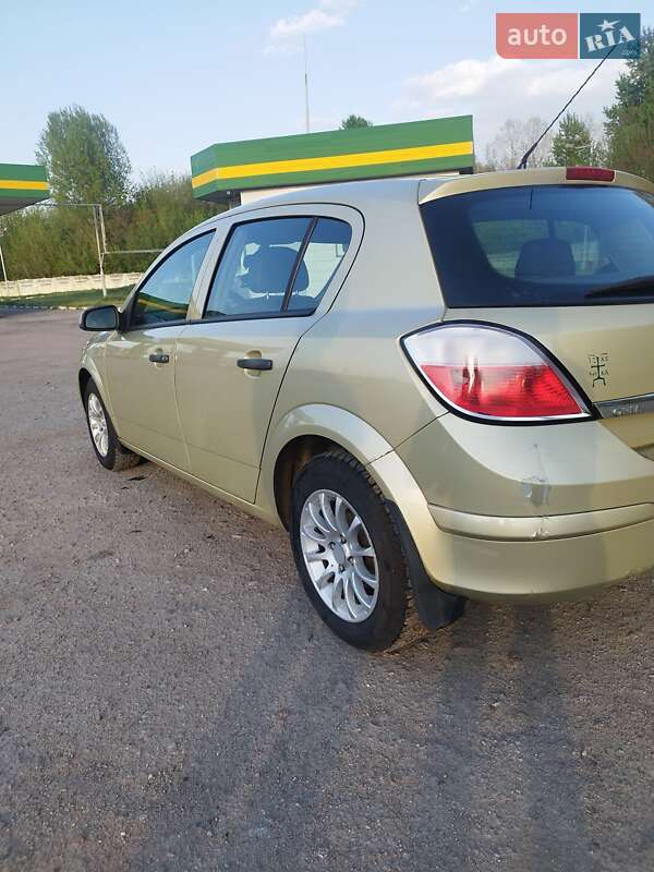 Хэтчбек Opel Astra 2005 в Житомире