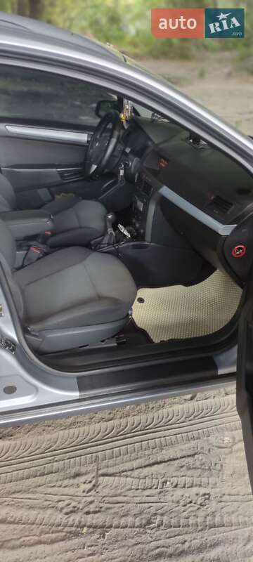 Универсал Opel Astra 2006 в Каменском